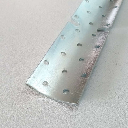 Piastra 50x100mm pieghevole per giunzione di pali tondi da 80 e 100mm zincata bianca