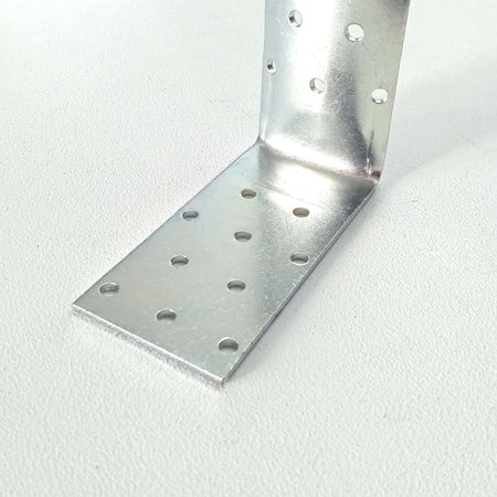 Piastra 100x100mm ad angolo per giunzione di pali tondi e quadri zincata bianca