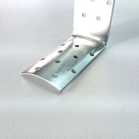 Piastra 100x100mm ad angolo per giunzione di pali tondi e quadri zincata bianca