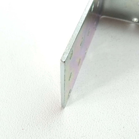Piastra 100x100mm ad angolo per giunzione di pali tondi e quadri zincata bianca