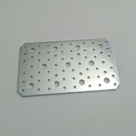 Piastra 4x120x400mm super pesante diritta con angoli smussati zincata bianca