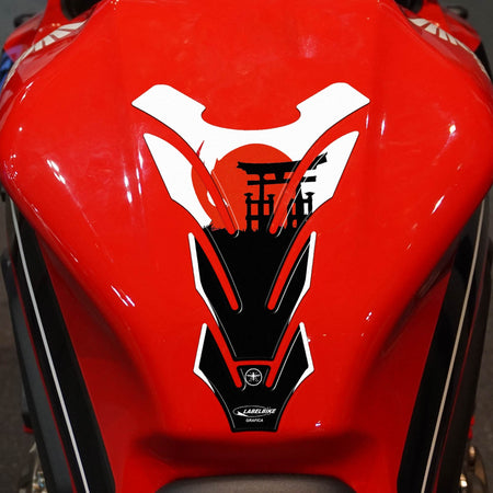 Adesivo 3D Paraserbatoio con grafica Giappone compatibile con serbatoio moto