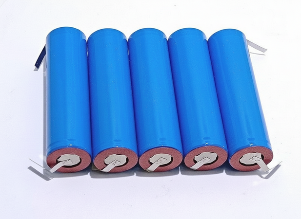 5 Batterie Litio 3,7V 2000mAh Ricaricabile Paglietta Linguette Terminale Saldabile