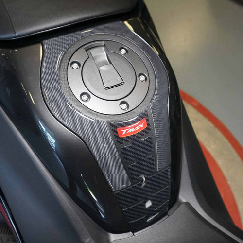 Adesivo resinato 3D Protezione Borchia Tunnel compatibile con Yamaha Tmax 2022