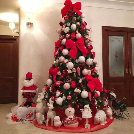 Fiocco in velluto imbottito decorazione natalizia per albero e ghirlanda dietro porta