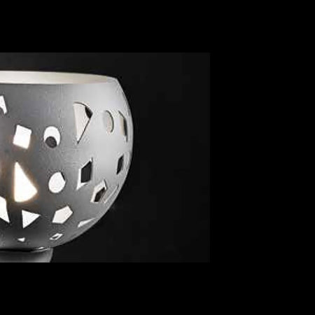 Abat-jour moderna illuminando GEO LU E14 LED lampada tavolo metallo bianco grigio sabbia traforata interni