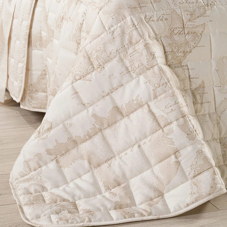 Copriletto Trapuntato Geo White - Alviero Martini - Stile e Comfort per la Tua Camera