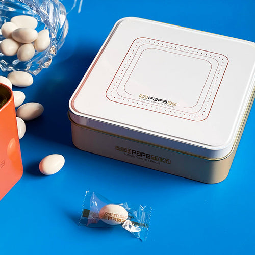 Confetto Papa Imbustato Bianco Latta 100G