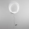 L’applique presenta una struttura in metallo e un diffusore in silicone Bianco 15X60 cm