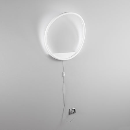 L’applique presenta una struttura in metallo e un diffusore in silicone Bianco 15X60 cm