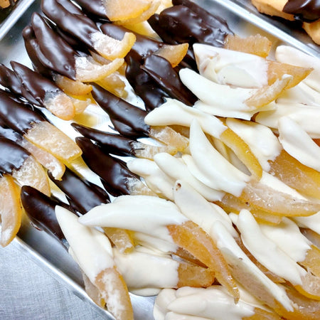 Scorze d'arancia caramellate al Cioccolato fondente e bianco
