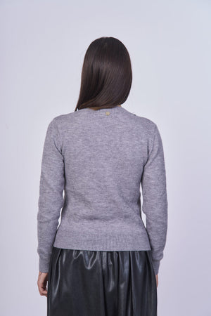 Maglia grigia con girocollo con pietre argente