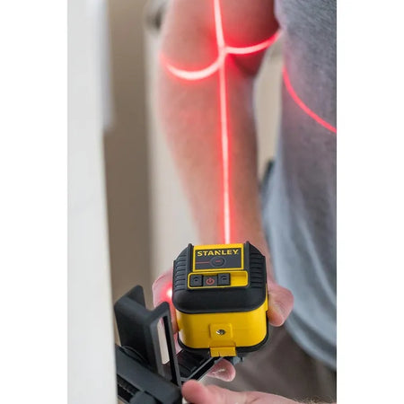 Livella laser "Cross 90" autolivellante per angoli con raggi rossi fino a 12 mt