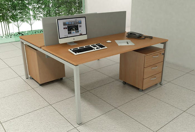 Scrivania con fianchi metallici a sezione quadrata 40x40 per ufficio cm. 120/160/180x80x72,5h