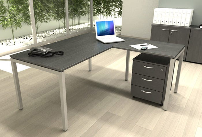 Scrivania con fianchi metallici a sezione quadrata 40x40 per ufficio cm. 120/160/180x80x72,5h