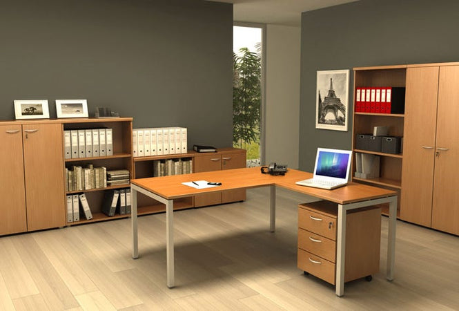Scrivania con fianchi metallici a sezione quadrata 40x40 per ufficio cm. 120/160/180x80x72,5h