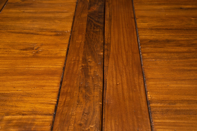 Biscottini Tavolo Country allungabile in legno massello di tiglio struttura bianca anticata piano noce Made in Italy