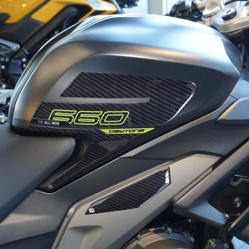 Adesivi 3D compatibili con Triumph Daytona 660 Protezioni Laterali Serbatoio