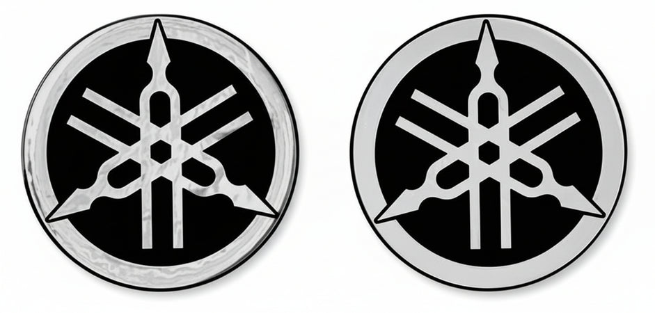 2 ADESIVI in RESINA 3D Tondi YAMAHA DIAPASON per MOTO-SCOOTER 50 mm Nero-Argento