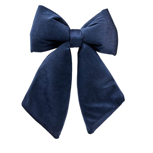 Fiocco in velluto imbottito decorazione natalizia per albero e ghirlanda dietro porta