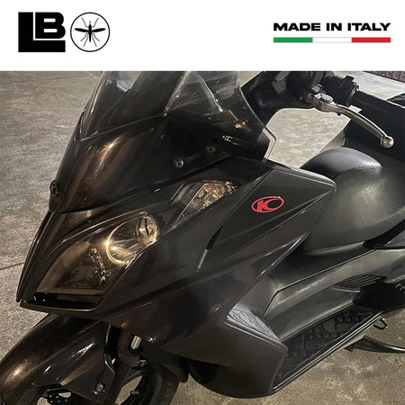 2 ADESIVI in RESINA gel 3D compatibili per scooter Kymco Xciting Nero-ROSSO New