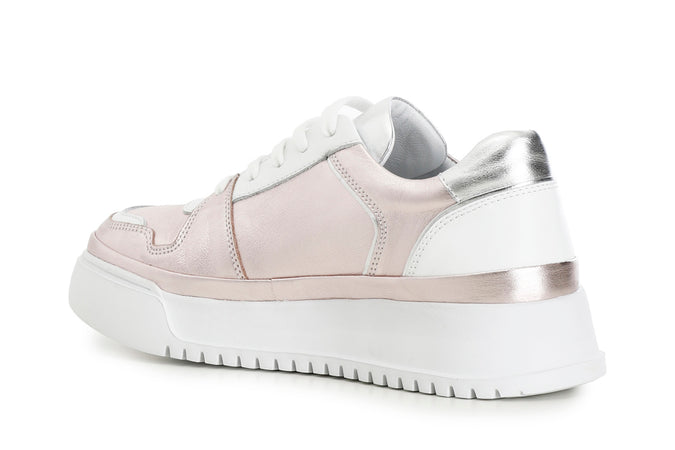 SNEAKERS IN PELLE METALLIZZATA CON LOGOIN RILIEVO
