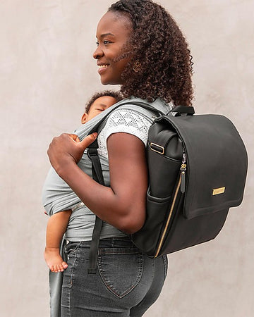 Zaino Fasciatoio Boxy - Nero in Ecopelle- con Materassino per il Cambi Petunia Pickle Bottom