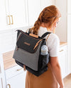 Zaino Pivot- Grafite/Nero - Design Moderno ed Interni Spaziosi si conv Petunia Pickle Bottom