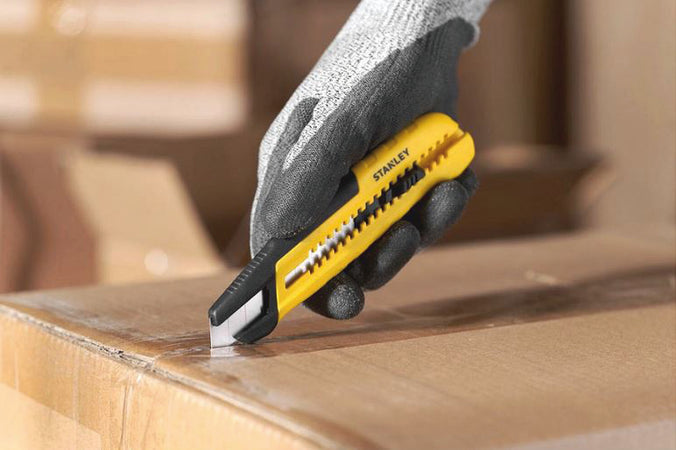 Stanley Taglierino Con Spezzalama Lama Mm.18 12.00 Pz