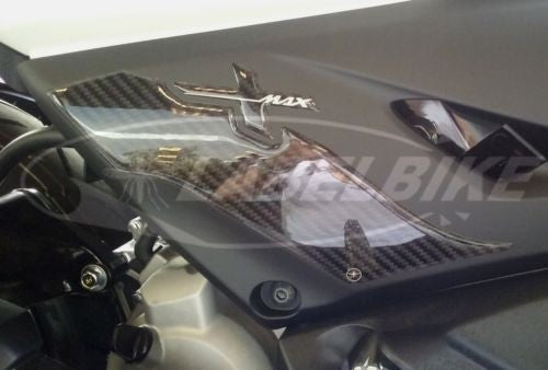2 ADESIVI 3D PROTEZIONE ZONA PIEDI compatibili per YAMAHA XMAX 400 dal 2017-2021