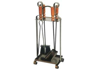 Set 4 Attrezzi Manico Legno Base Quadra Per Camino Cm.26X70H.