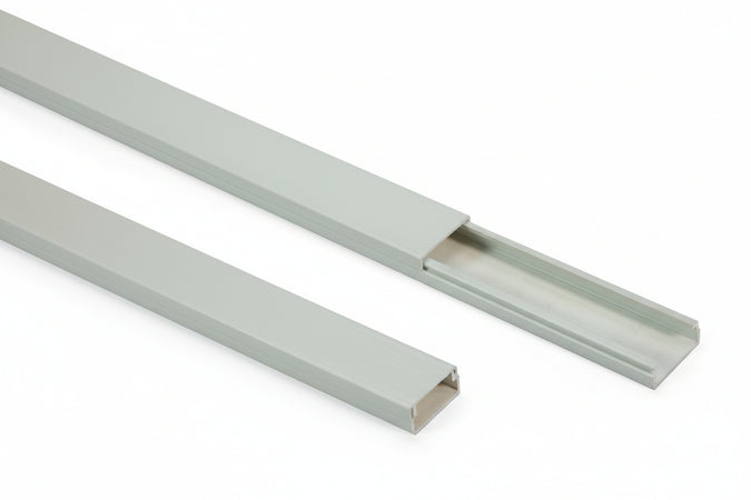 Canalina Bianca Con Coperchio Avvolgente Non Adesiva- - Mm.30X18X200H - 24 Mt