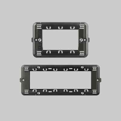 Supporto A Parete Per Serie 'Easy' 6 Posti - Ec Elettrocanali