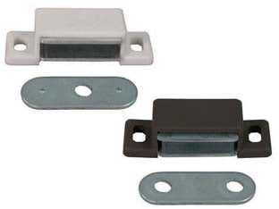 Cricchetto Magnetico Rettangolare Normale- - Mm.48X18X13H., 2 Fori, In Plastica Marrone - 150 Pezzi