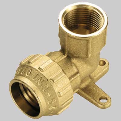 Raccordo A Gomito Femmina Con Staffa Cobra Ring 20 X 1/2 Tiemme