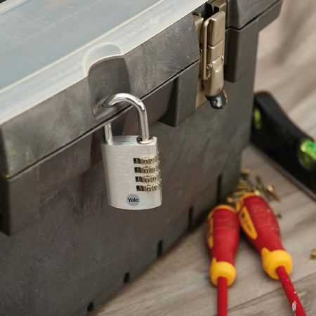 Yale Lucchetto Di Sicurezza Con Combinazione Mm. 28 Corpo Alluminio - Arco Acciaio Col. Argento