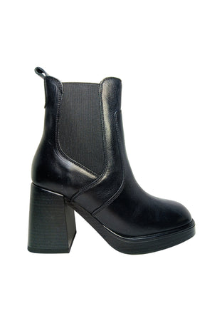 FABBRICA DEI COLLI Scarpe Donna Fabbrica Dei Colli Stivaletto in pelle con fasce elastiche laterali e tacco. da donna