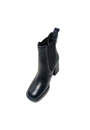 FABBRICA DEI COLLI Scarpe Donna Fabbrica Dei Colli Stivaletto in pelle con fasce elastiche laterali e tacco. da donna