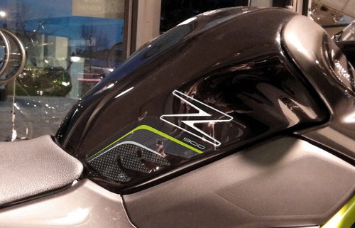 2 PROTEZIONI ginocchia 3D LATERALI SERBATOIO compatibili per MOTO KAWASAKI Z900 Verdi