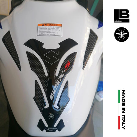 PARASERBATOIO ADESIVO PROTEZIONE COMPATIBILE per MOTO SUZUKI GSXS GSX-S Carbon