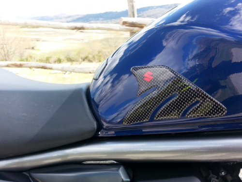 ADESIVI 3D CARBONIO PROTEZIONI LATERALI SERBATOIO compatibibili per MOTO SUZUKI
