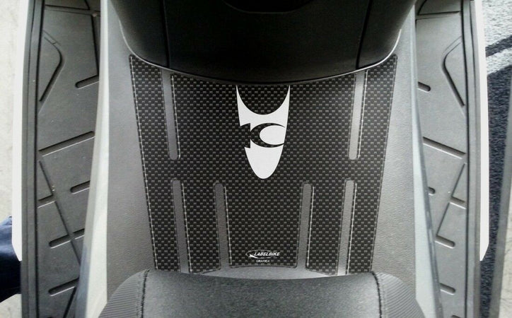 ADESIVO resina 3D PROTEZIONE PEDANA compatibile per Kymco XCITING 400 2012-2017