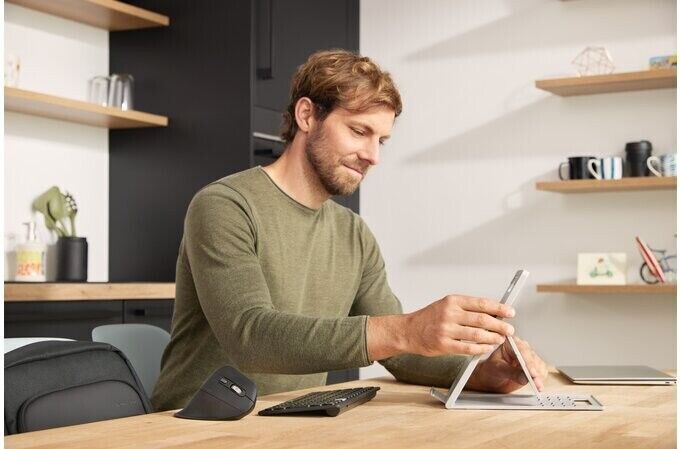 Kensington MultI-Device Dual Compact Tastiera Compatta Wireless 2.4