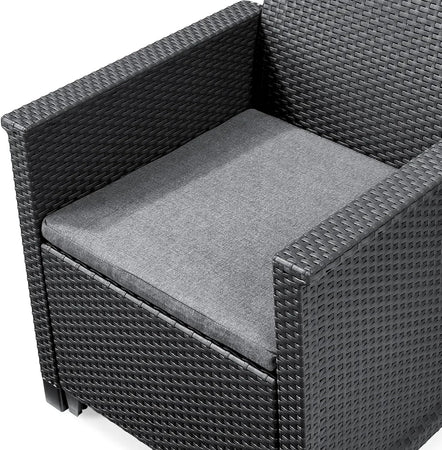 Salottino Da Esterno Emma Balcony Set 3 Pezzi In Resina Effetto Rattan Colore Graphite Con 2 Poltrone E Tavolino Keter