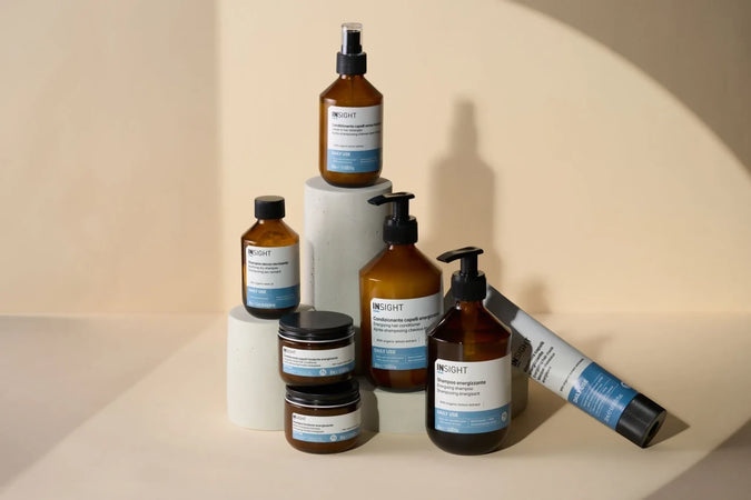 Capelli Danneggiati e Stressati Insight Professional – Trattamenti Ristrutturanti e Nutrienti per Riparare, Rinforzare e Ridare Lucentezza ai Capelli Sfibrati