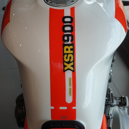 Adesivo 3D Paraserbatoio moto compatibile con Yamaha XSR 900 2022-25 Legend Red