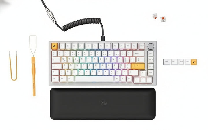 Glorious Gaming GMMK PRO 75% Modulares mechanisches Gaming-Keyboard, TKL, Grundgerst 1,5 kg, voll anpassbar, Spiralkabel, Handgelenkablage, PBT-Tastenkappen, Deutsch QWERTZ Layout - Wei