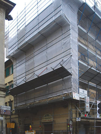 Rete di protezione per ponteggi in poliestere anti UV con bordo con asola