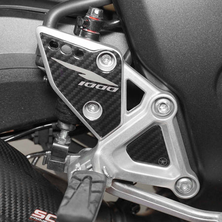 Adesivi 3D Protezioni Laterali Battitaco compatibili con Honda Hornet 1000 2025