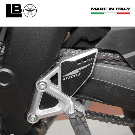 Adesivi 3D Protezioni Laterali Battitaco compatibili con Honda Hornet 1000 2025
